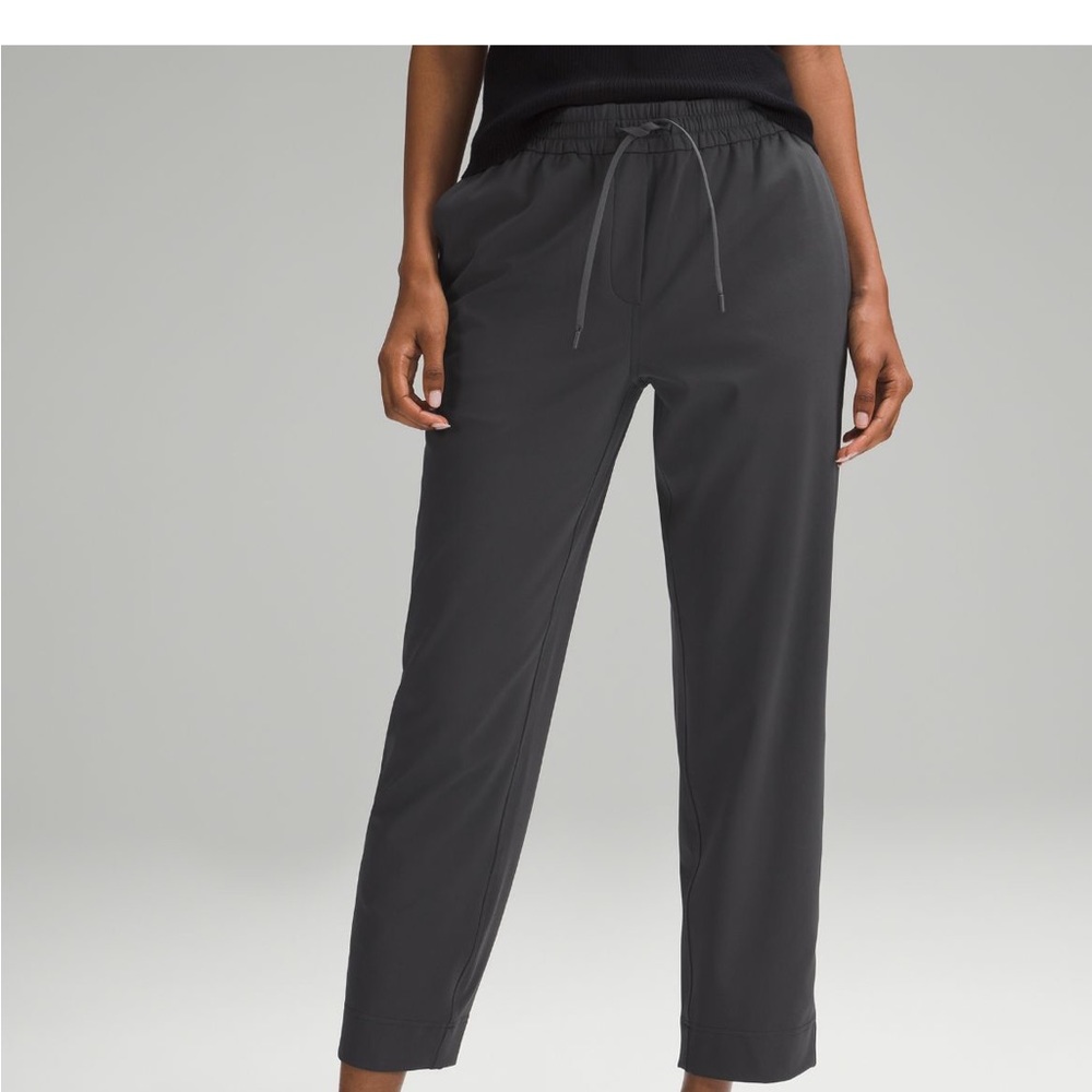 Lululemon tapered leg 7/8 length mid rise luxtreme size M graphite gray